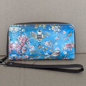 Guess Women's Pockets Zip Around  Prints Wallet Clutch Multi-Color
